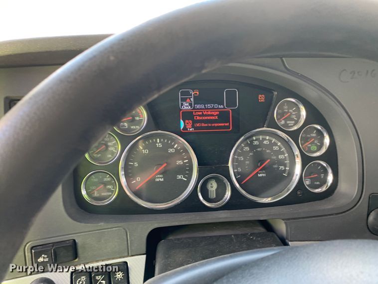 image for item EJ2884 2020 Kenworth  T880 semi truck