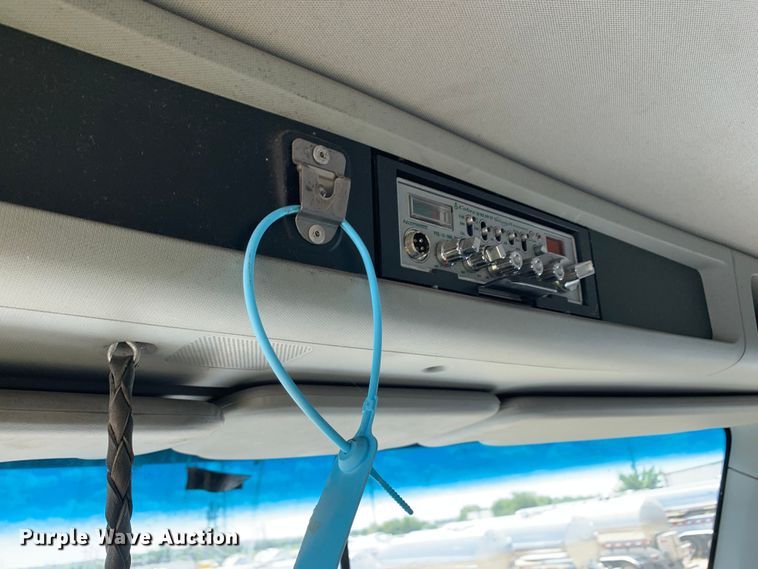 image for item EJ2884 2020 Kenworth  T880 semi truck