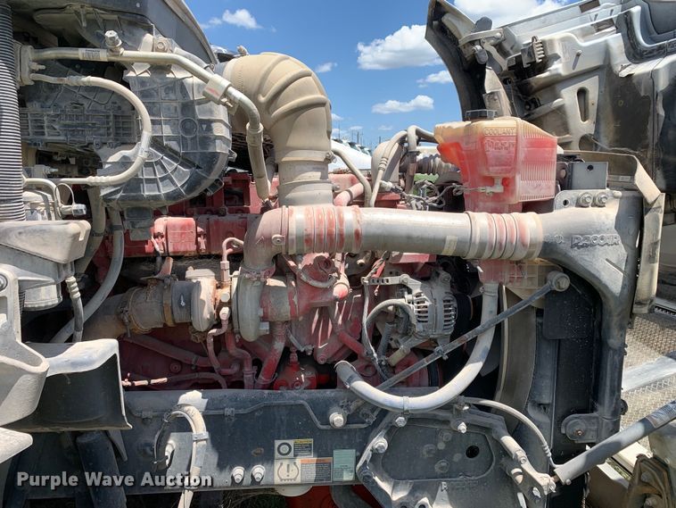 image for item EJ2884 2020 Kenworth  T880 semi truck