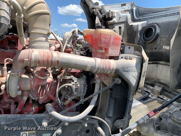 image for item EJ2884 2020 Kenworth  T880 semi truck