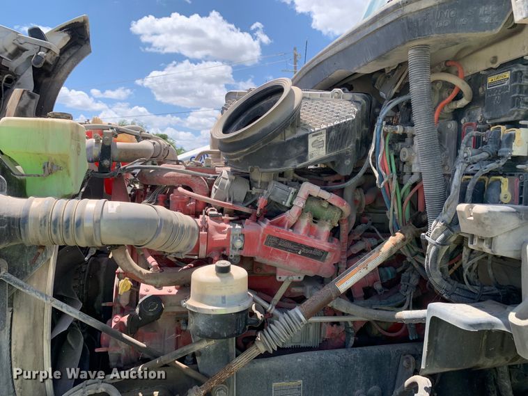 image for item EJ2884 2020 Kenworth  T880 semi truck