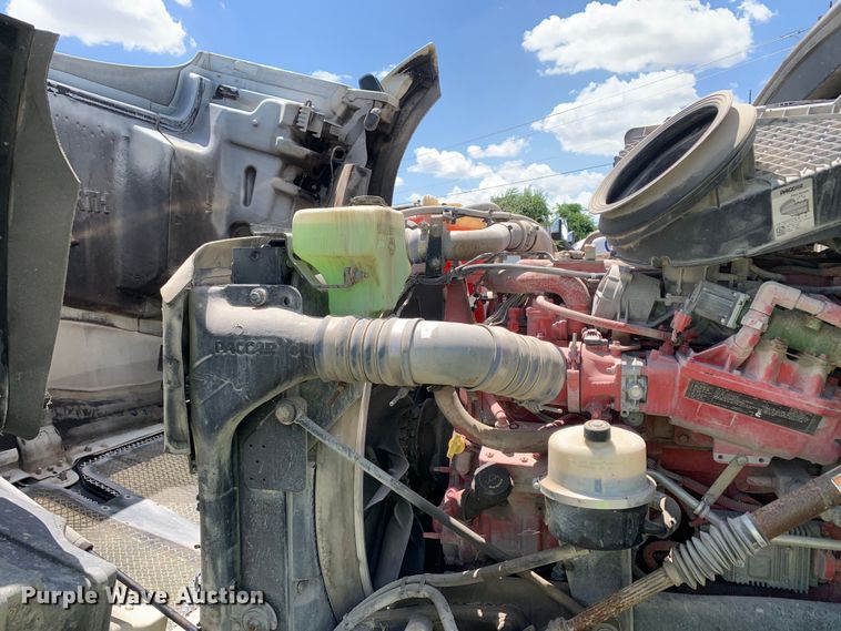 image for item EJ2884 2020 Kenworth  T880 semi truck