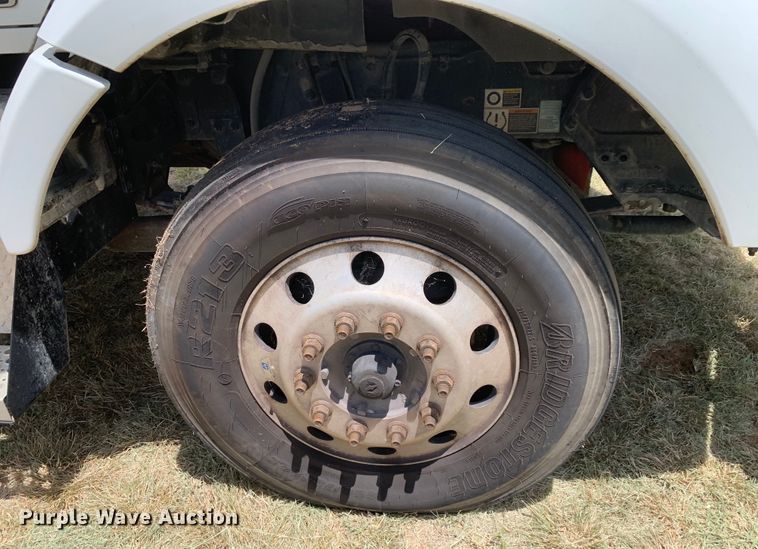 image for item EJ2884 2020 Kenworth  T880 semi truck