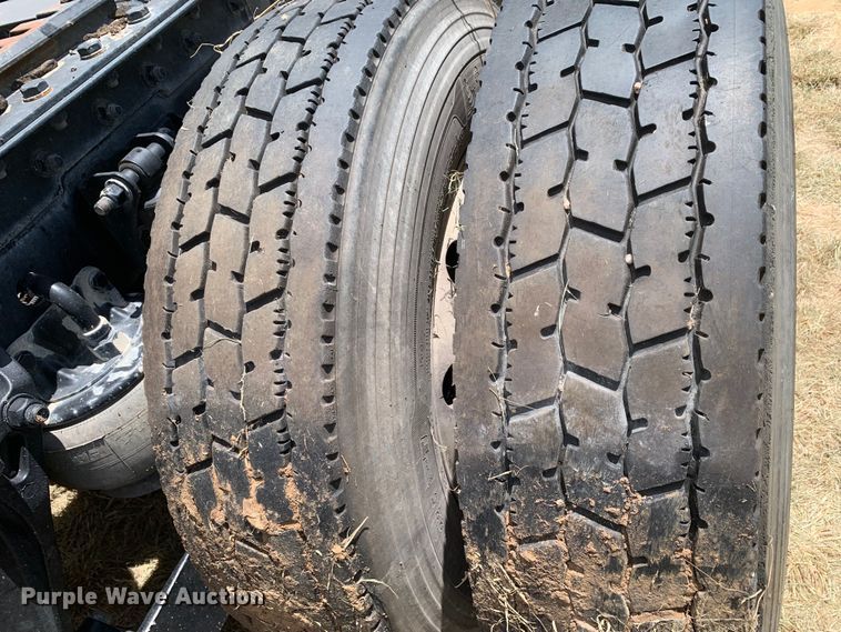 image for item EJ2884 2020 Kenworth  T880 semi truck