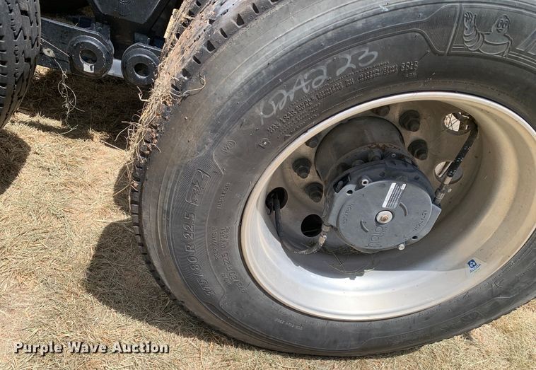 image for item EJ2884 2020 Kenworth  T880 semi truck