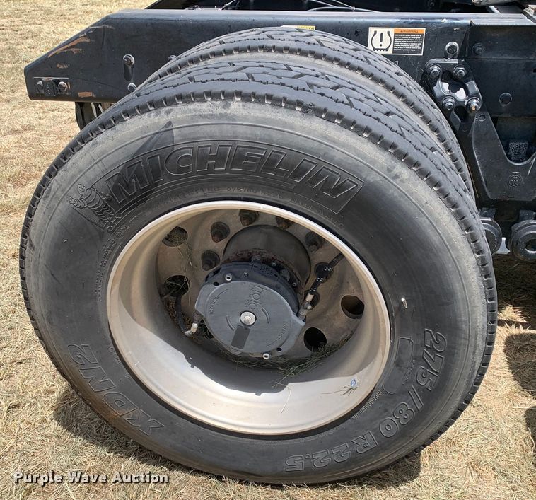 image for item EJ2884 2020 Kenworth  T880 semi truck