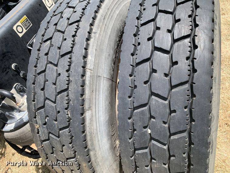 image for item EJ2884 2020 Kenworth  T880 semi truck