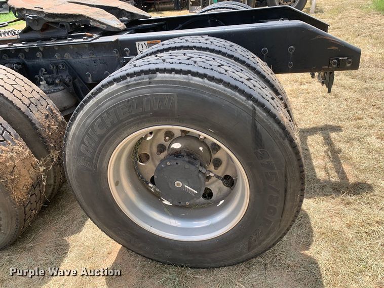 image for item EJ2884 2020 Kenworth  T880 semi truck