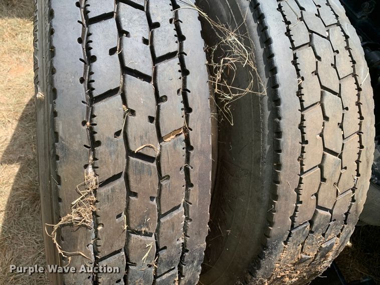 image for item EJ2884 2020 Kenworth  T880 semi truck