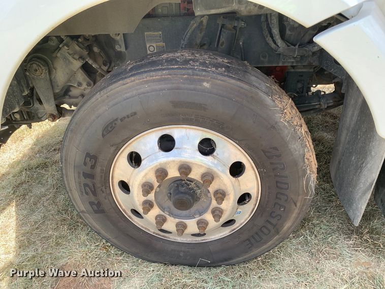 image for item EJ2884 2020 Kenworth  T880 semi truck