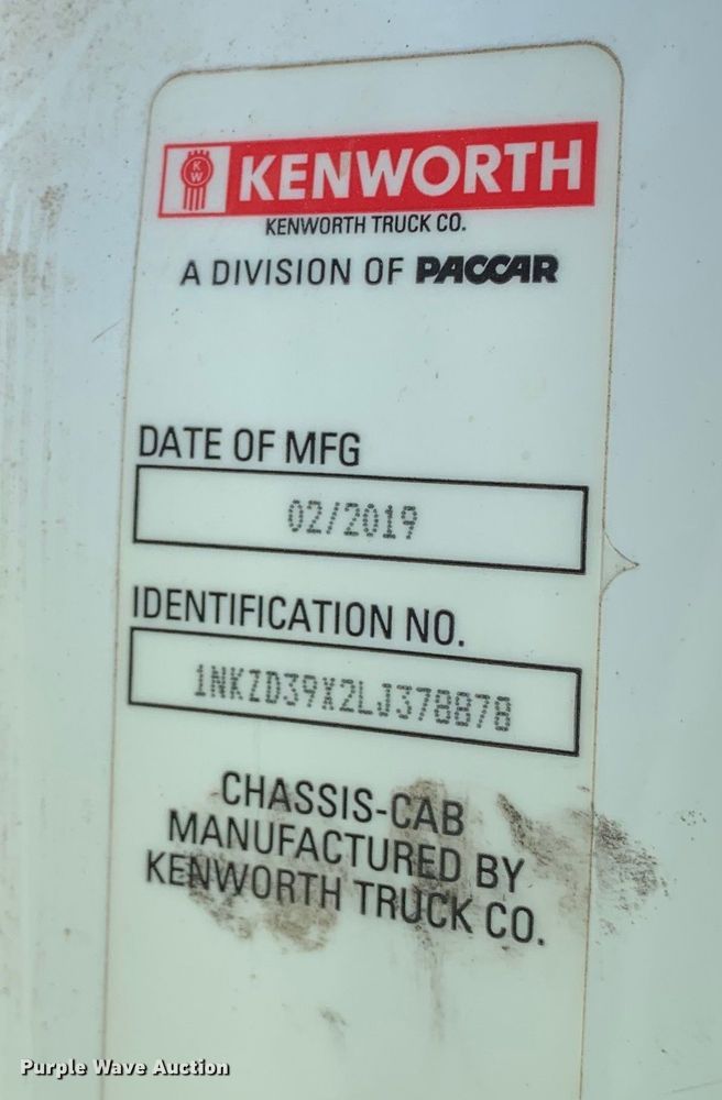 image for item EJ2884 2020 Kenworth  T880 semi truck