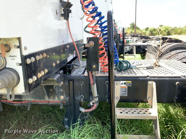 image for item EJ2885 2020 Kenworth  T880 semi truck