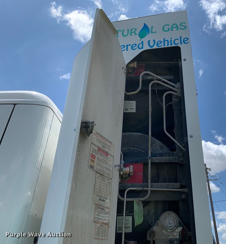 image for item EJ2885 2020 Kenworth  T880 semi truck