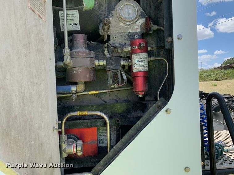 image for item EJ2885 2020 Kenworth  T880 semi truck