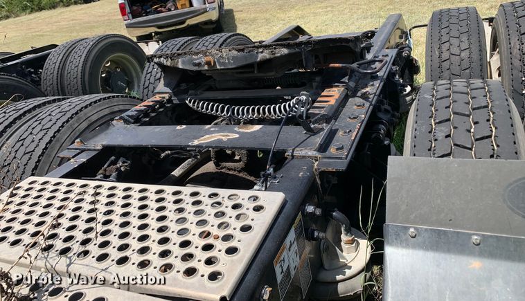 image for item EJ2885 2020 Kenworth  T880 semi truck