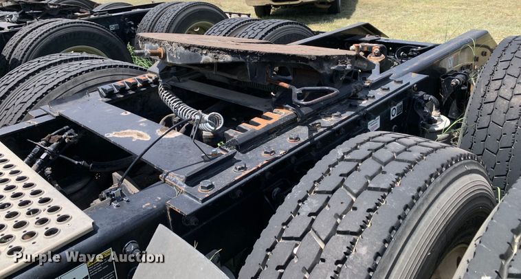 image for item EJ2885 2020 Kenworth  T880 semi truck