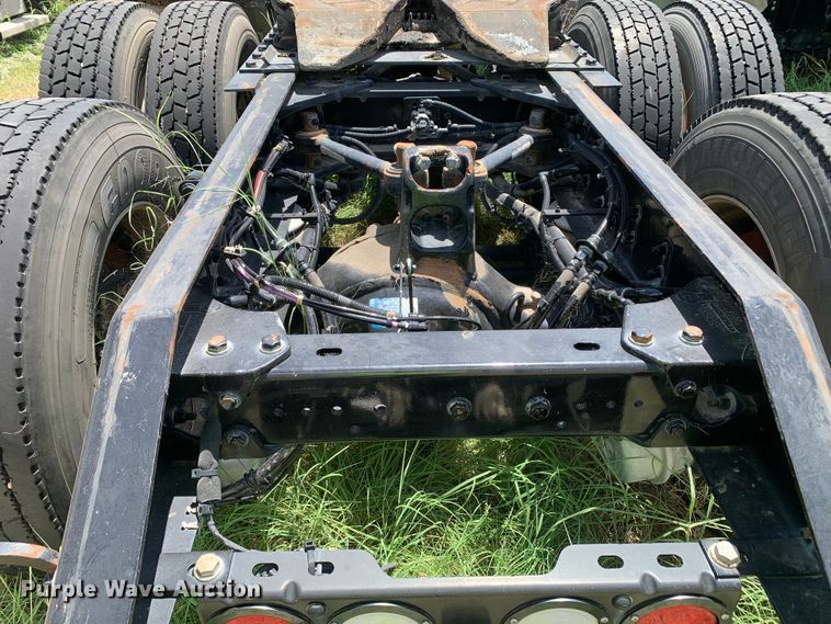 image for item EJ2885 2020 Kenworth  T880 semi truck