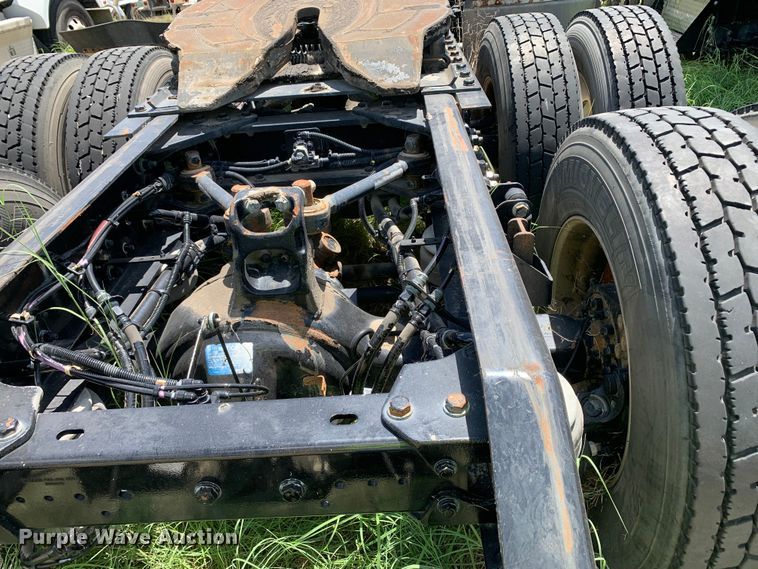 image for item EJ2885 2020 Kenworth  T880 semi truck