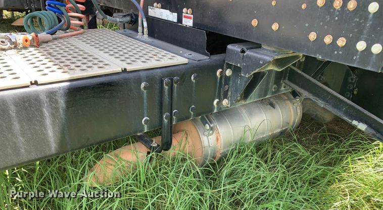 image for item EJ2885 2020 Kenworth  T880 semi truck