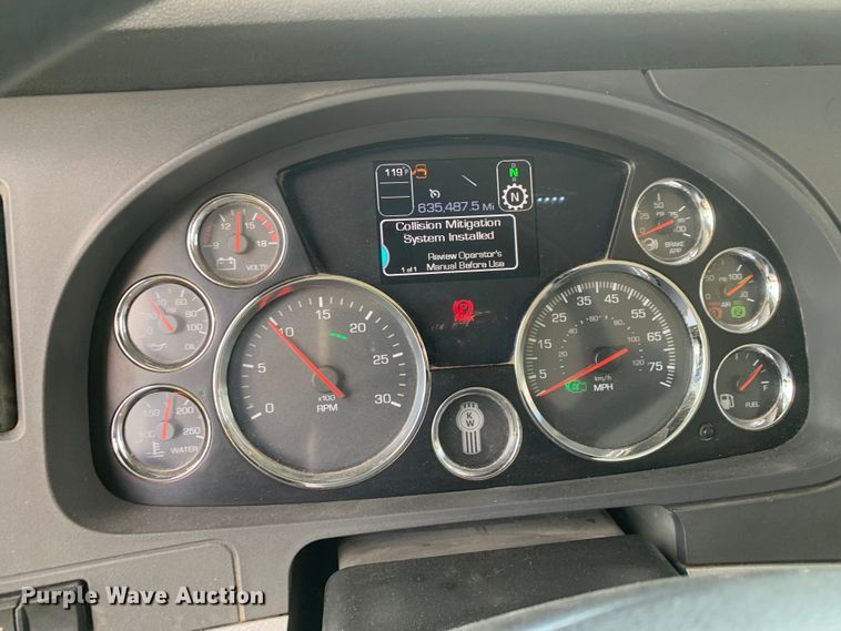 image for item EJ2885 2020 Kenworth  T880 semi truck