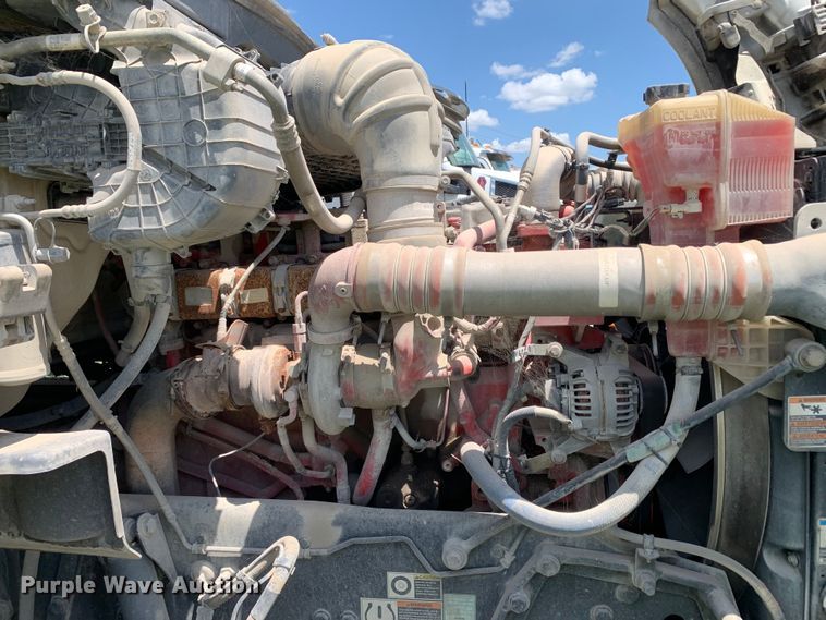 image for item EJ2885 2020 Kenworth  T880 semi truck