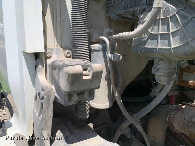 image for item EJ2885 2020 Kenworth  T880 semi truck