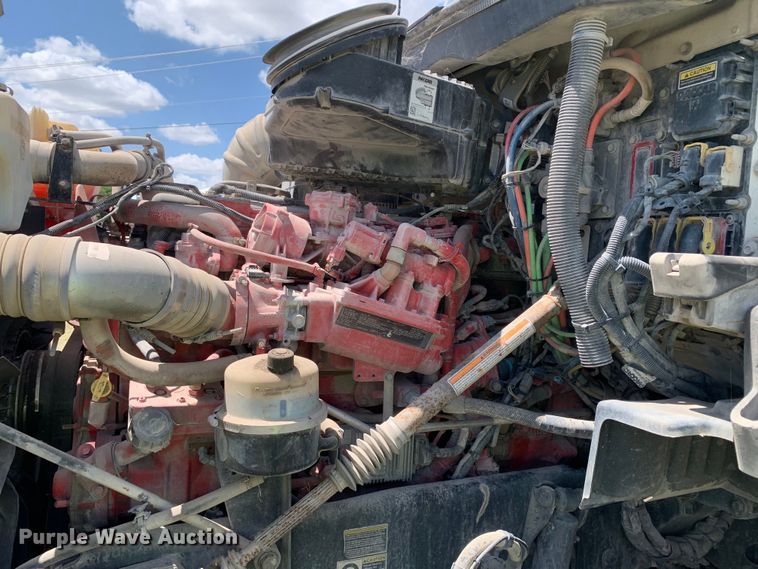 image for item EJ2885 2020 Kenworth  T880 semi truck