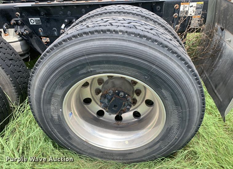 image for item EJ2885 2020 Kenworth  T880 semi truck