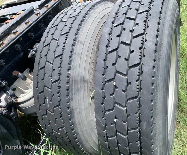 image for item EJ2885 2020 Kenworth  T880 semi truck