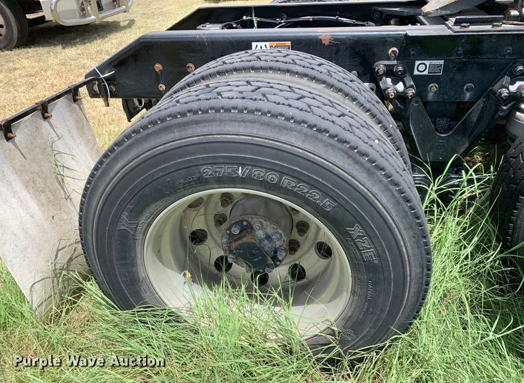 image for item EJ2885 2020 Kenworth  T880 semi truck