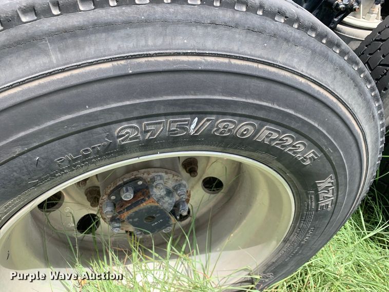 image for item EJ2885 2020 Kenworth  T880 semi truck