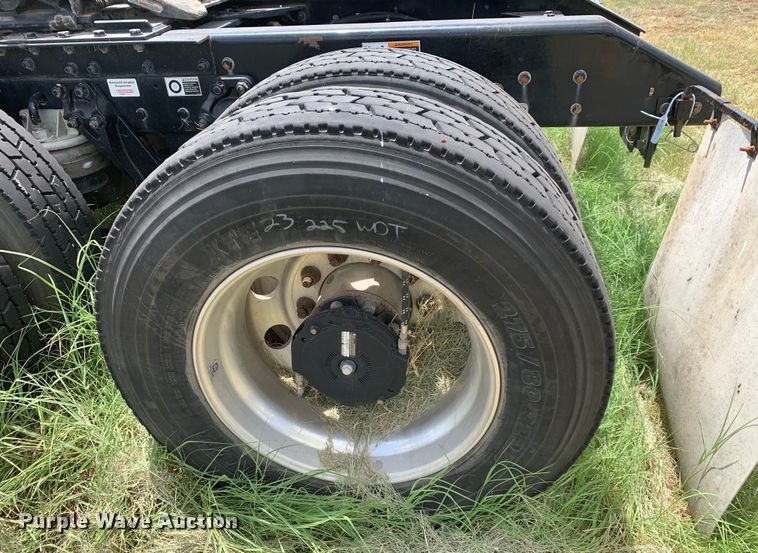 image for item EJ2885 2020 Kenworth  T880 semi truck