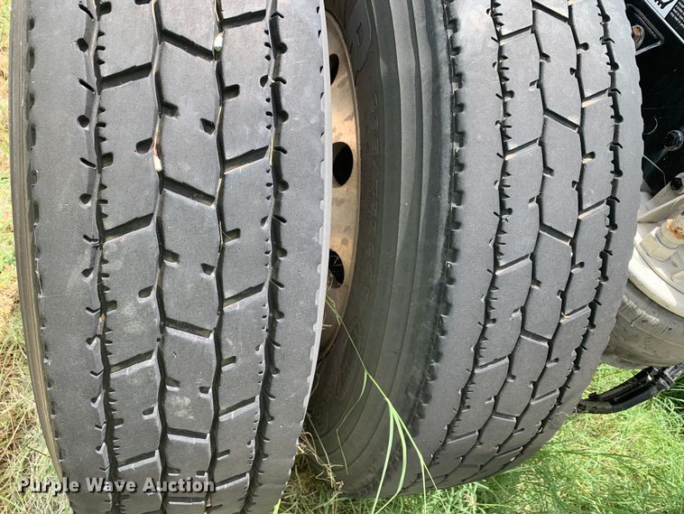 image for item EJ2885 2020 Kenworth  T880 semi truck