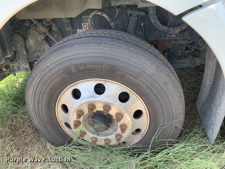 image for item EJ2885 2020 Kenworth  T880 semi truck