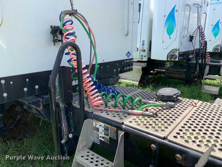 image for item EJ2886 2020 Kenworth  T880 semi truck