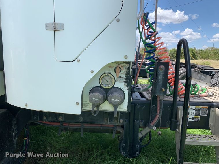 image for item EJ2886 2020 Kenworth  T880 semi truck