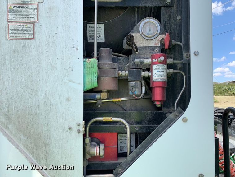 image for item EJ2886 2020 Kenworth  T880 semi truck