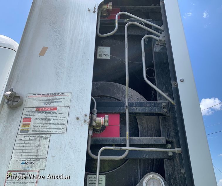 image for item EJ2886 2020 Kenworth  T880 semi truck