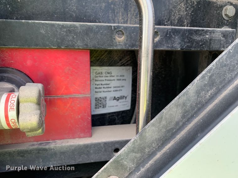 image for item EJ2886 2020 Kenworth  T880 semi truck