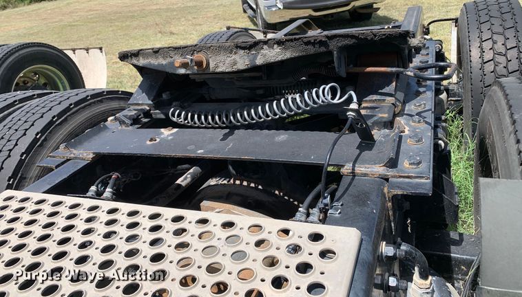 image for item EJ2886 2020 Kenworth  T880 semi truck