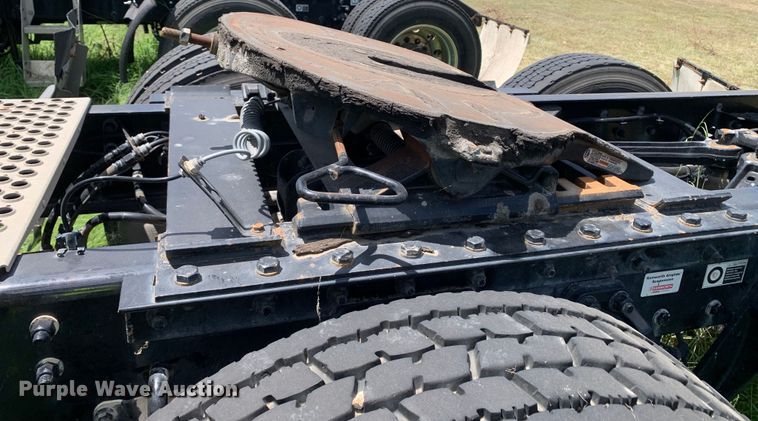 image for item EJ2886 2020 Kenworth  T880 semi truck