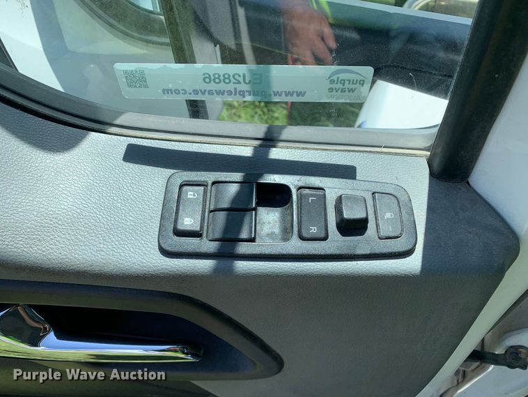 image for item EJ2886 2020 Kenworth  T880 semi truck