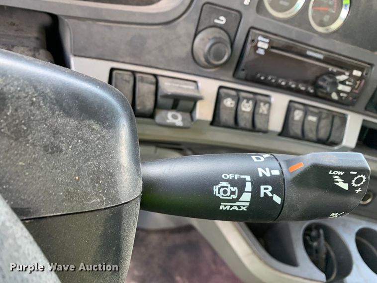 image for item EJ2886 2020 Kenworth  T880 semi truck