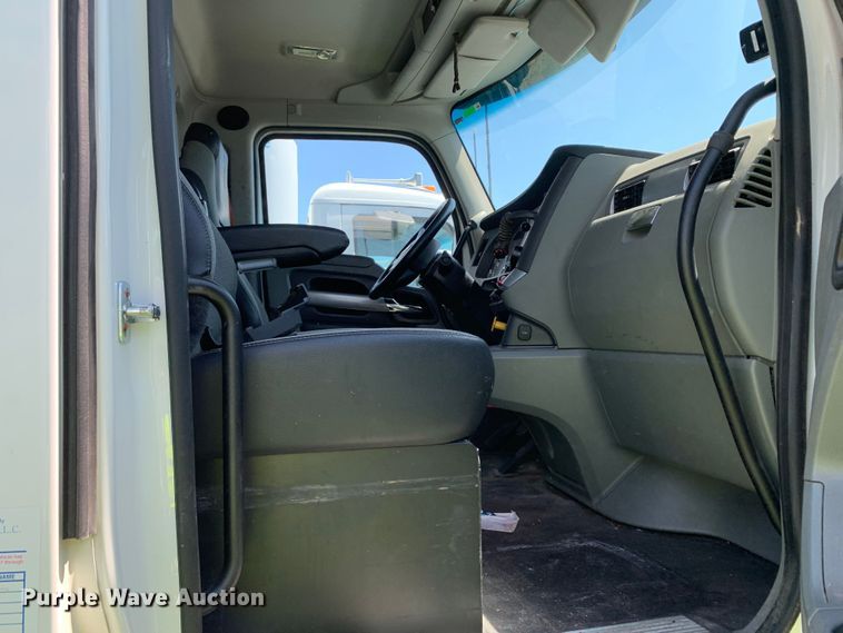 image for item EJ2886 2020 Kenworth  T880 semi truck