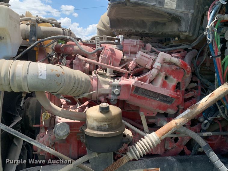 image for item EJ2886 2020 Kenworth  T880 semi truck