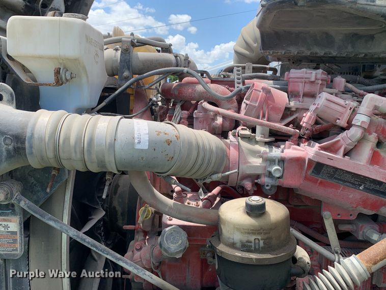 image for item EJ2886 2020 Kenworth  T880 semi truck