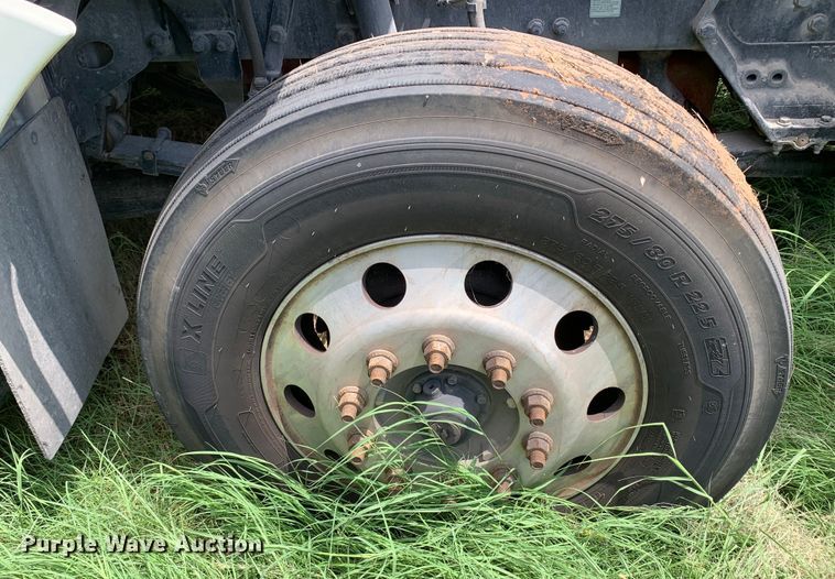 image for item EJ2886 2020 Kenworth  T880 semi truck