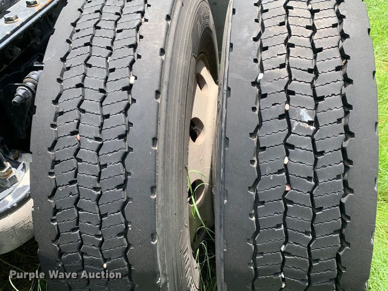 image for item EJ2886 2020 Kenworth  T880 semi truck