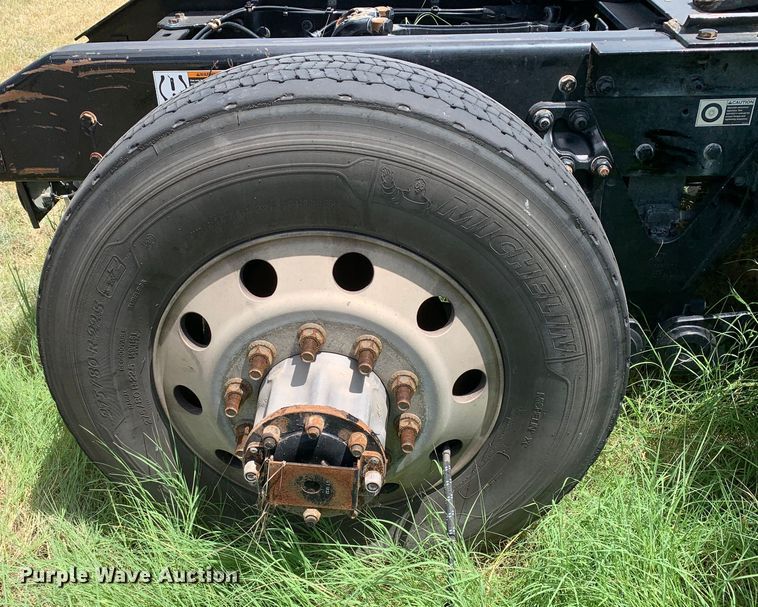 image for item EJ2886 2020 Kenworth  T880 semi truck