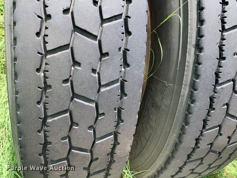 image for item EJ2886 2020 Kenworth  T880 semi truck